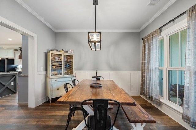 dining space featuring crown molding, dark hardwood / wood-style floors, and a chandelier