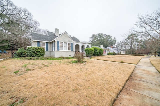 view of front of home with a front yard