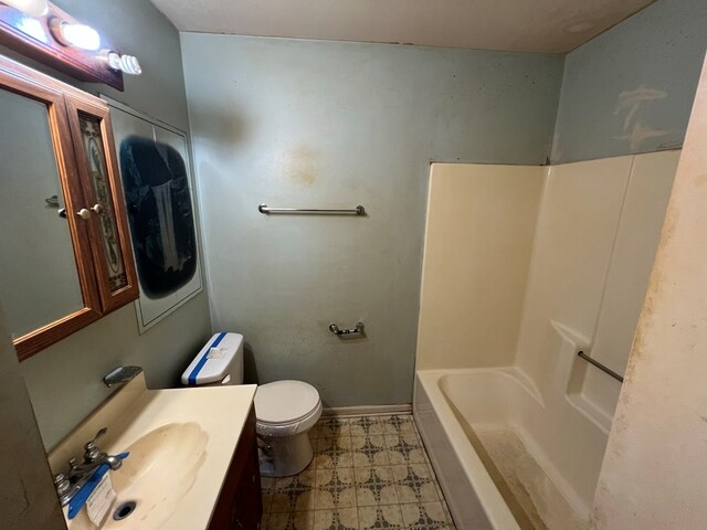 bathroom featuring a bathing tub, vanity, and toilet