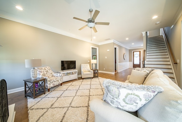 living room featuring ceiling fan, crown molding, and light hardwood / wood-style floors