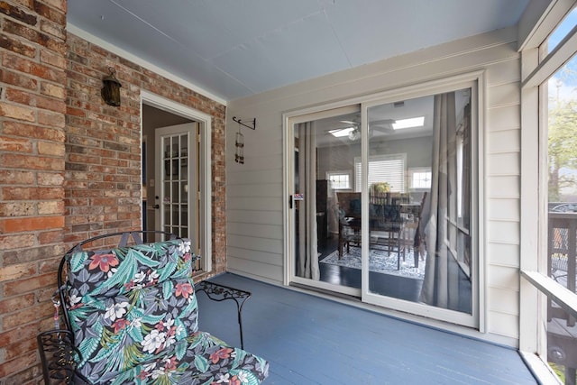 unfurnished sunroom with a wealth of natural light and ceiling fan