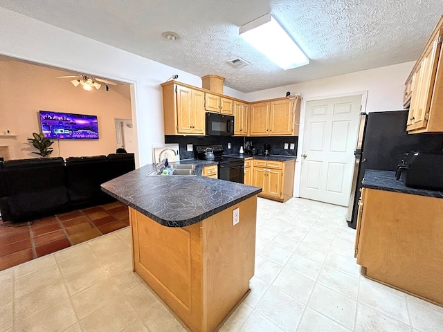 kitchen with backsplash, black appliances, sink, kitchen peninsula, and a breakfast bar area