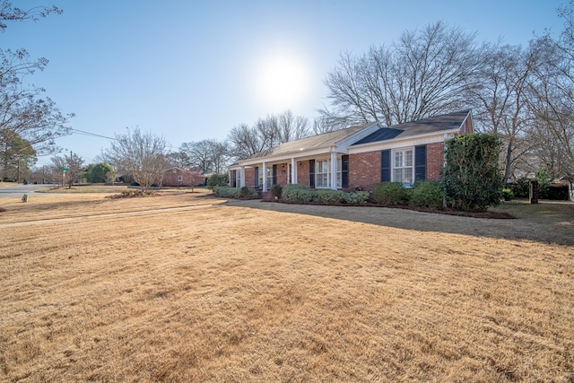 ranch-style home with a front lawn