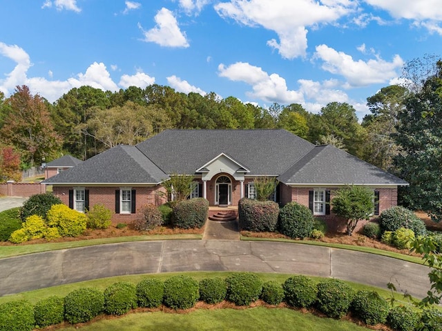 single story home featuring a front lawn