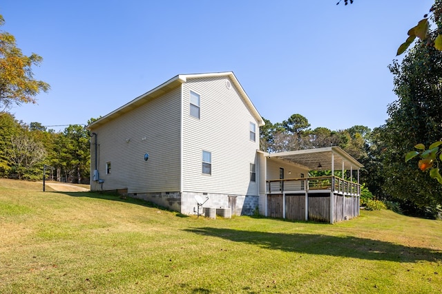 view of side of home featuring a lawn