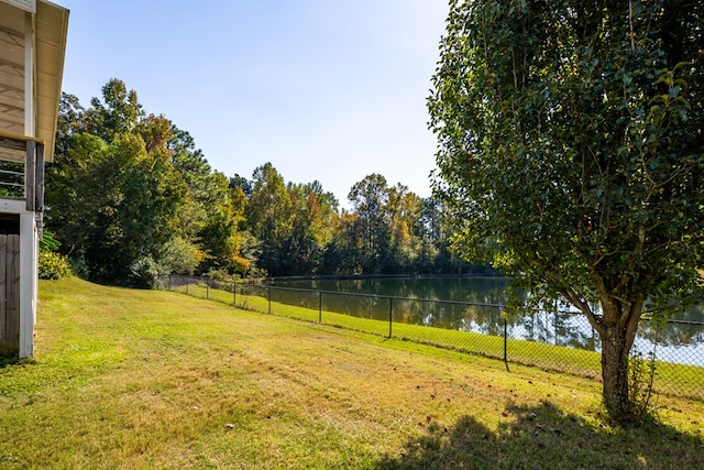 view of yard featuring a water view