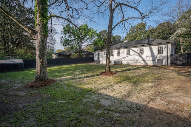 view of yard featuring a fenced backyard and central AC