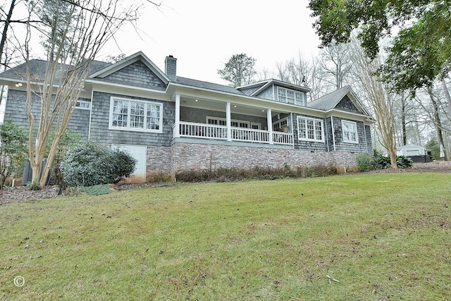 view of front of home featuring a front yard