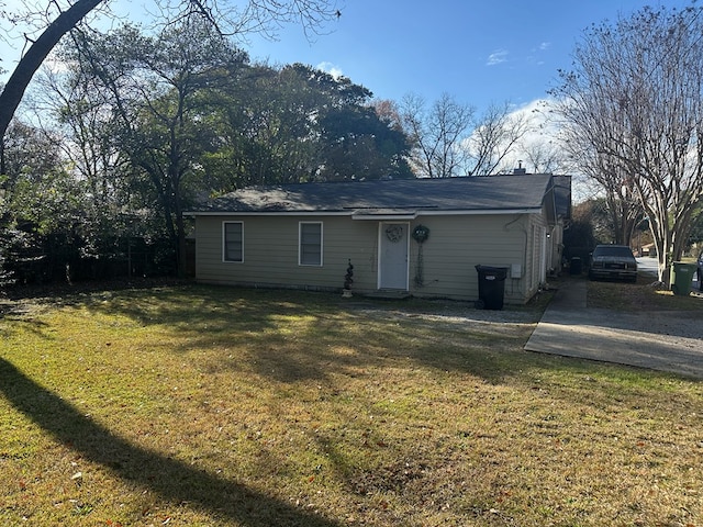 back of house featuring a yard