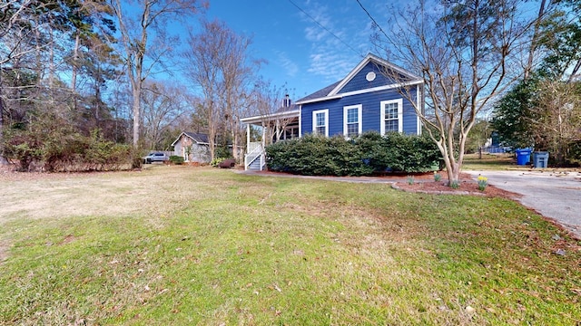 view of front of property with a front lawn