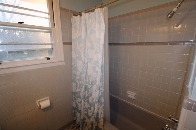 bathroom featuring shower / bath combo with shower curtain