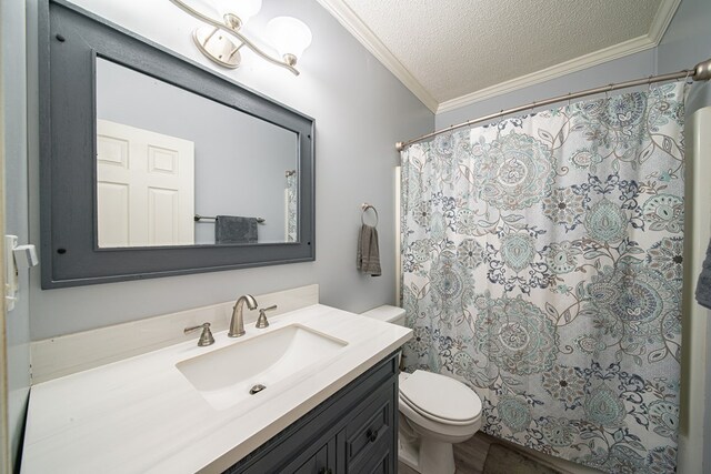 full bath with a shower with curtain, a textured ceiling, vanity, toilet, and ornamental molding