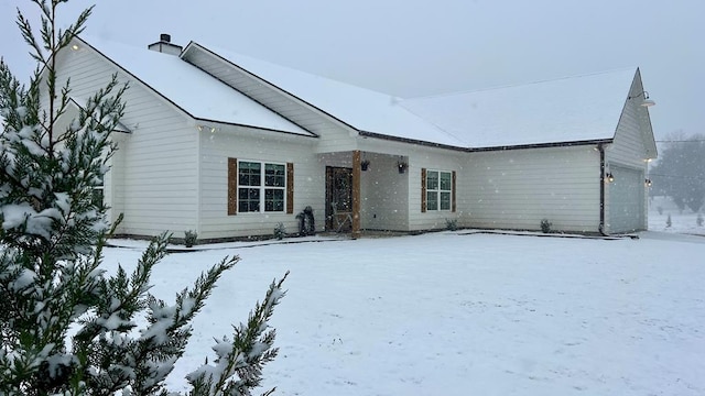 view of front facade featuring a garage