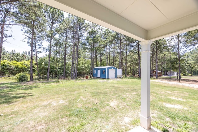 view of yard featuring a storage shed