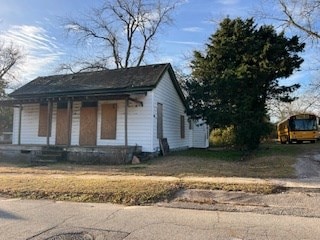 bungalow-style house featuring covered porch and driveway