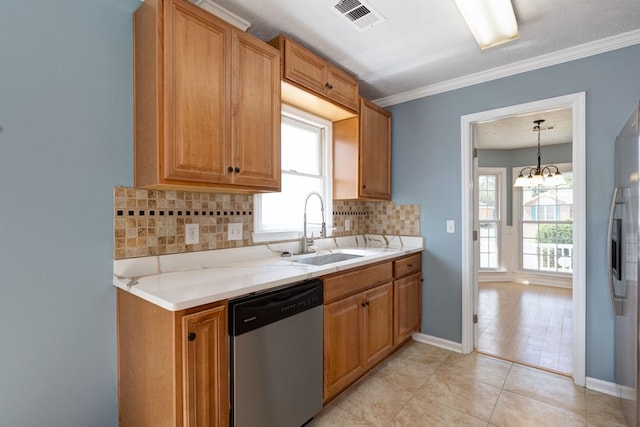 kitchen featuring visible vents, a sink, appliances with stainless steel finishes, a notable chandelier, and backsplash