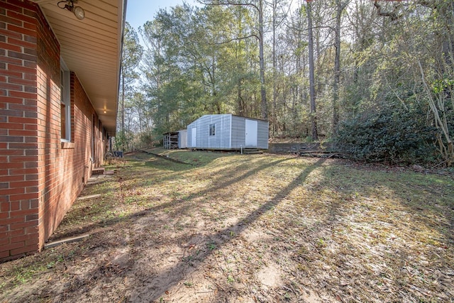 view of yard with a storage shed