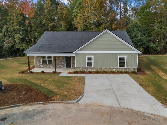 view of front of property with a porch and a front yard