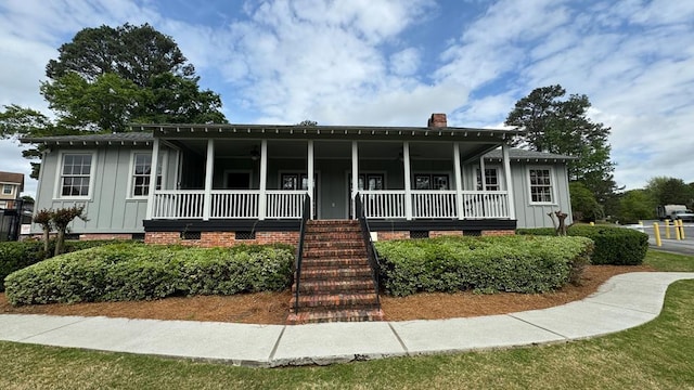 view of front facade with a porch