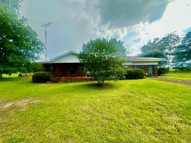 869 S County Road 0079, Eufaula, AL 36027 - view of front of home featuring covered porch and a front yard