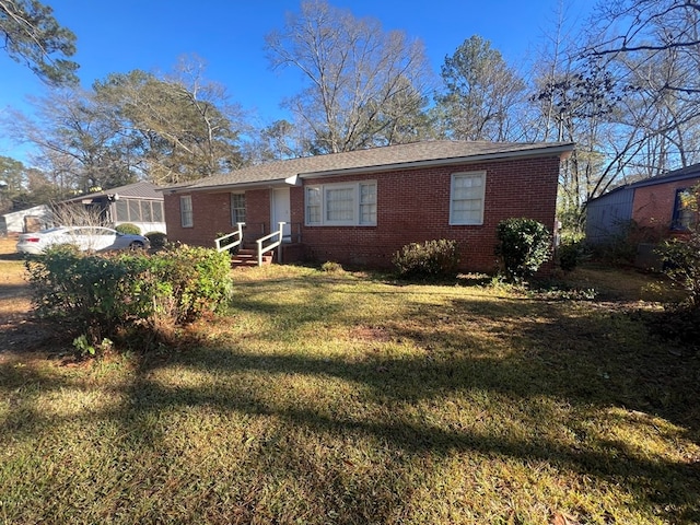 single story home featuring a front yard