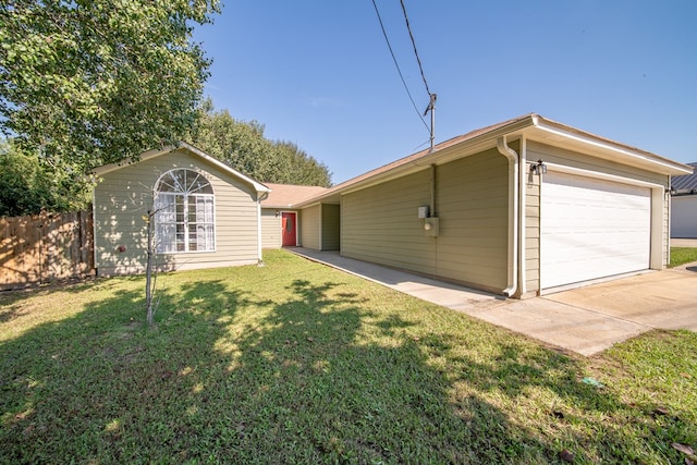 exterior space featuring a front yard