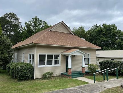 view of front of home with a front yard