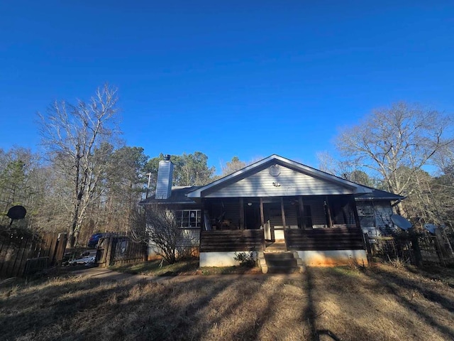 view of front of property featuring covered porch