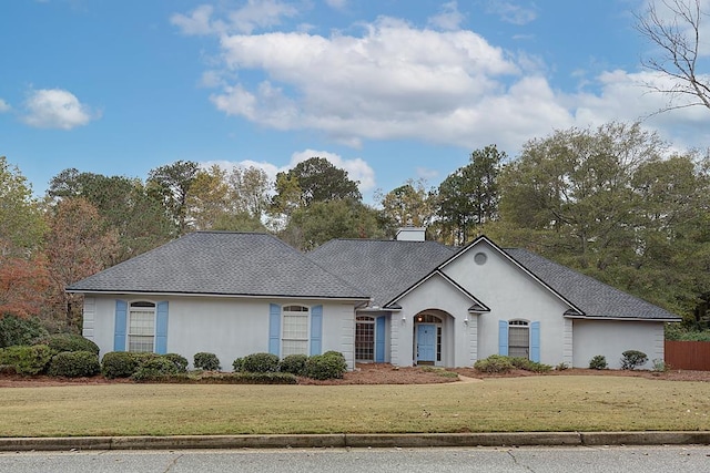 single story home featuring a front yard