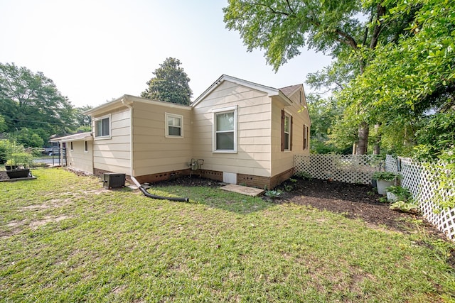 1729 41st St, Columbus, GA 31904 - back of property with crawl space