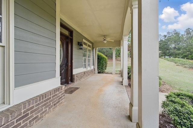 view of patio featuring a porch and a ceiling fan
