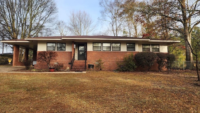 view of front facade with a front lawn