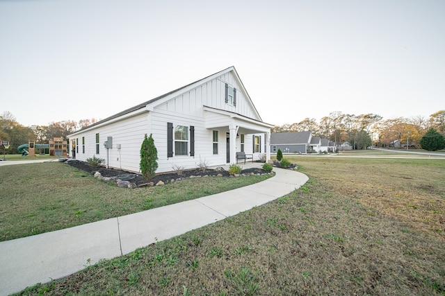 view of front of home with covered porch and a front yard