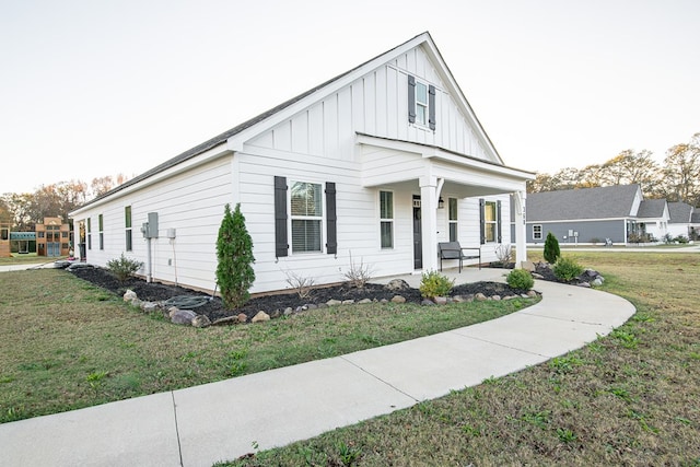 view of front of property with a front yard and covered porch