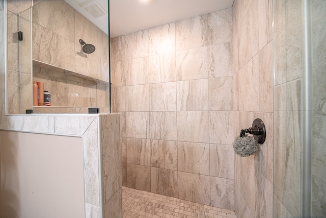 bathroom featuring tiled shower