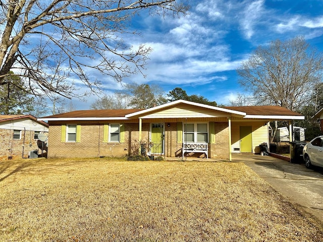 view of front of house featuring a carport, a porch, and a front yard