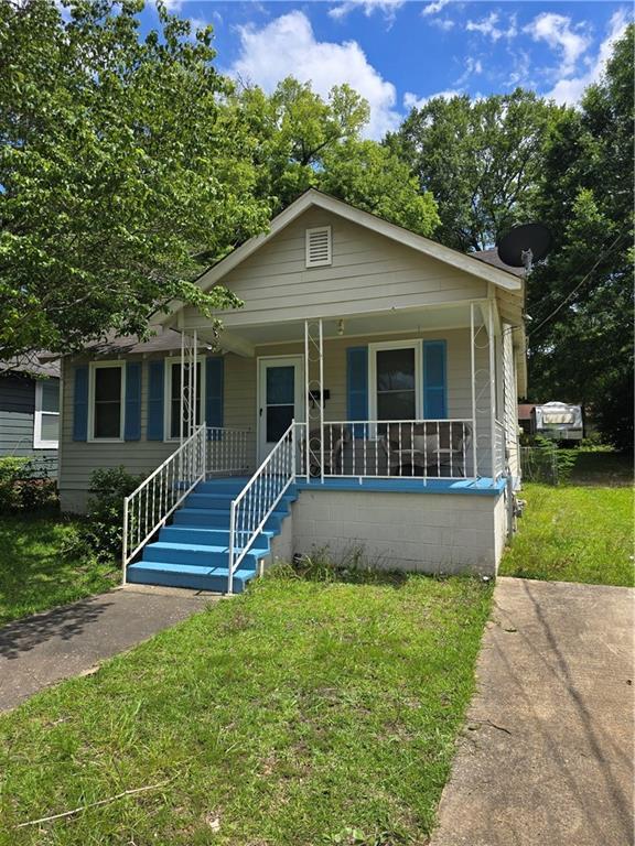 1009 11th St, Phenix City, AL 36867 - bungalow-style home featuring a front yard and covered porch