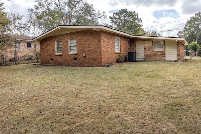 exterior space with a yard