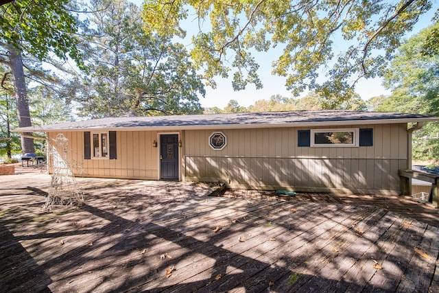 view of front of property with a patio