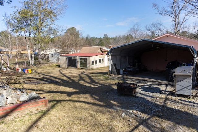 view of yard with driveway and a detached carport