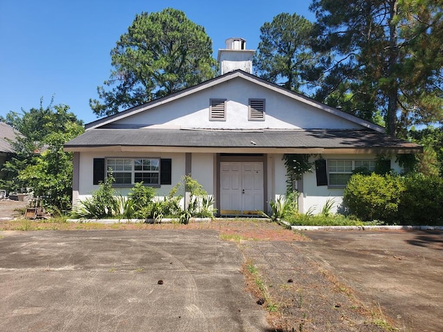 view of front of property