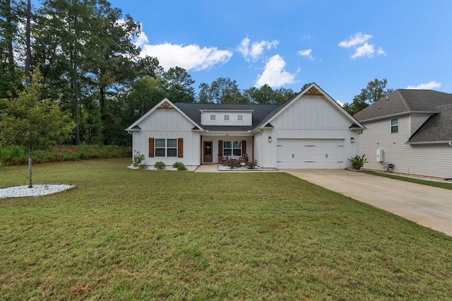 view of front facade featuring a front yard and a garage