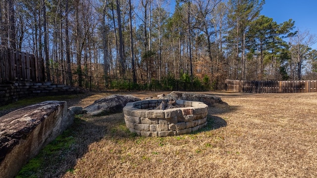 view of yard featuring a fire pit