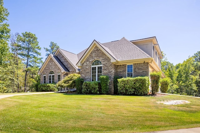 front of property featuring a front lawn