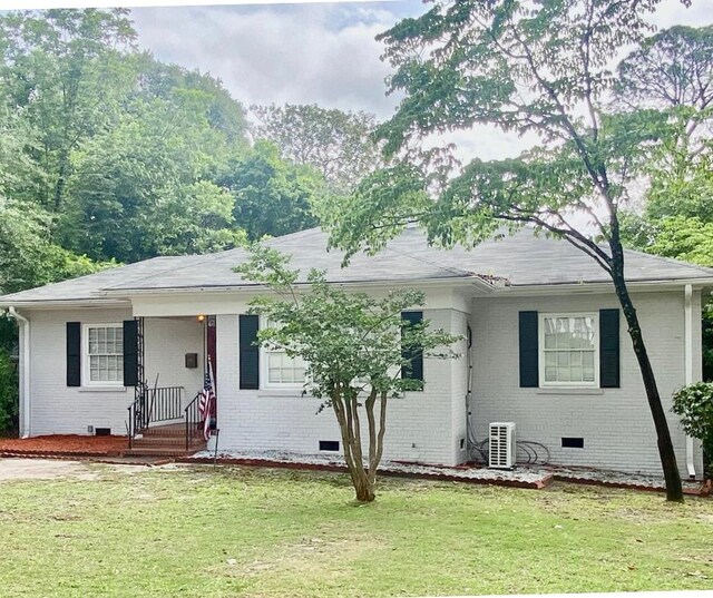 1518 Preston Dr, Columbus, GA 31906 - view of front of house with crawl space, brick siding, and a front lawn