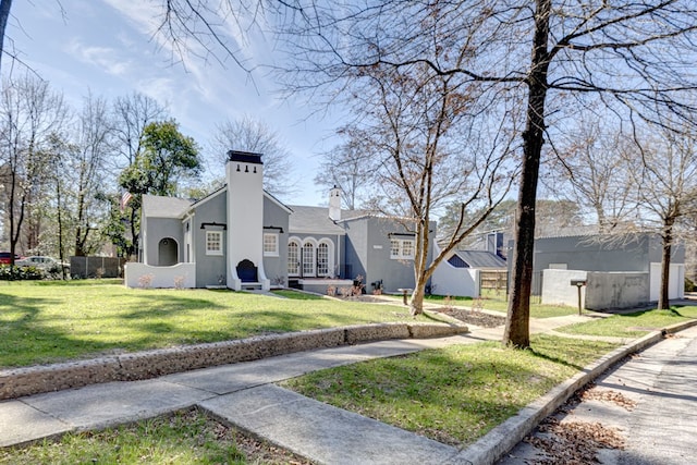 view of home's community featuring a lawn