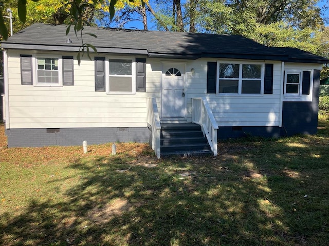 view of front of home featuring a front yard