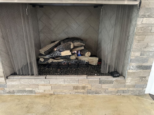 906 NE Winall Down Rd, Atlanta, GA 30319 - detailed view of concrete flooring