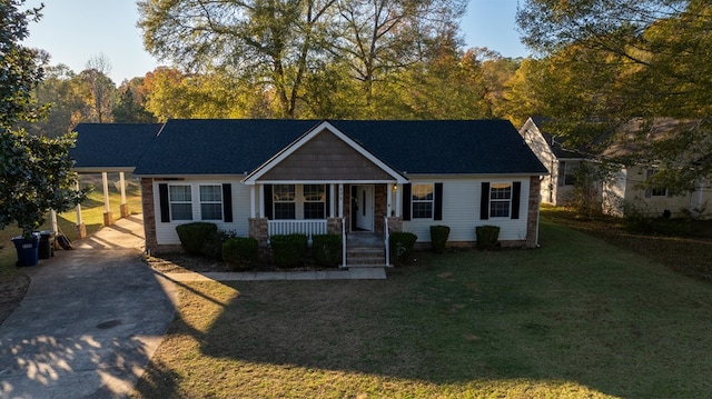 view of front of house featuring a front lawn and a porch