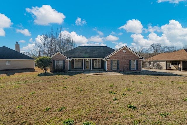 view of front of house featuring a front lawn and brick siding